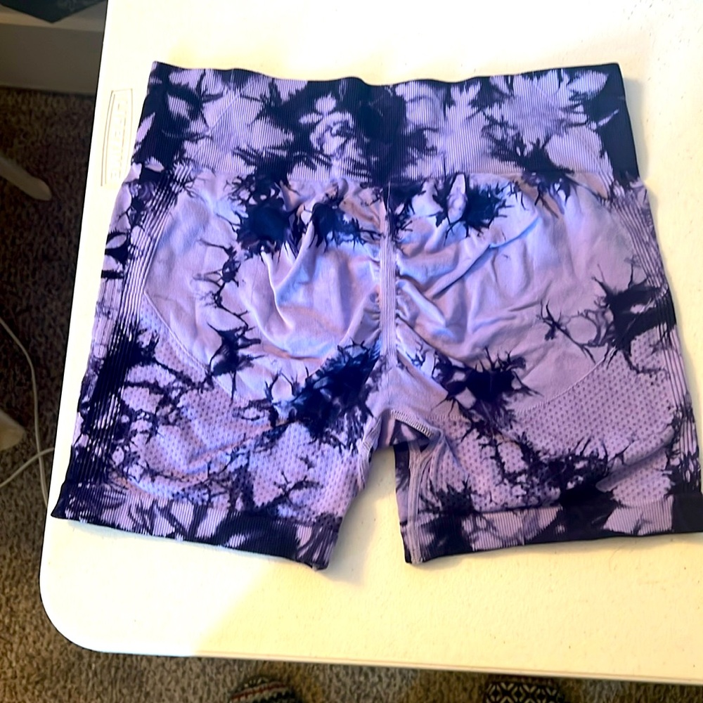 Workout butt scrunching shorts